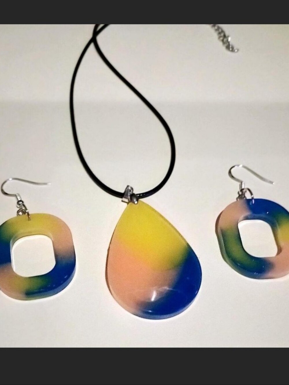 Multi-Color Gradient Teardrop Necklace & Hoop Earrings Set